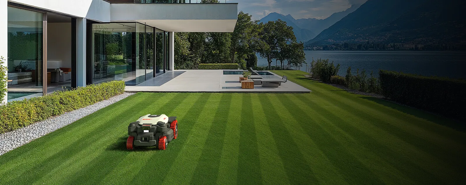 Kress EyePilot 4x4 mows systematic lanes in a large lawn