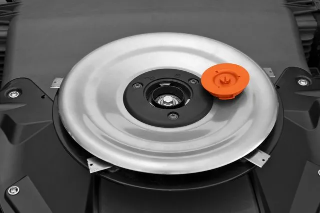 Rasen wird gelb nach dem Mähen: Liegt es an den Mähroboter-Messern? Ursachen und Lösung